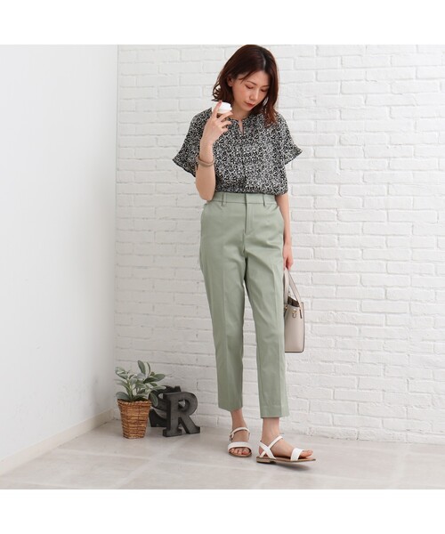 SHOO・LA・RUE（シューラルー）の「◆【SS－3L/美脚シルエット/3Dスキャン/オールシーズン可】 オンにもオフにも○ サテン スティックパンツ（その他パンツ・レディース・ライトベージュ/ライトグリーン/イエロー/ホワイト系/ブラック/ピンク系/ブルー/カーキ・01/04/02/03/05/10）」の21枚目の写真