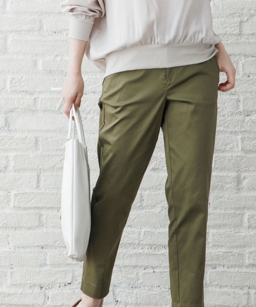 SHOO・LA・RUE（シューラルー）の「◆【SS－3L/美脚シルエット/3Dスキャン/オールシーズン可】 オンにもオフにも○ サテン スティックパンツ（その他パンツ・レディース・ライトベージュ/ライトグリーン/イエロー/ホワイト系/ブラック/ピンク系/ブルー/カーキ・01/04/02/03/05/10）」の4枚目の写真