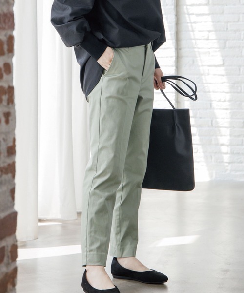 SHOO・LA・RUE（シューラルー）の「◆【SS－3L/美脚シルエット/3Dスキャン/オールシーズン可】 オンにもオフにも○ サテン スティックパンツ（その他パンツ・レディース・ライトベージュ/ライトグリーン/イエロー/ホワイト系/ブラック/ピンク系/ブルー/カーキ・01/04/02/03/05/10）」の5枚目の写真