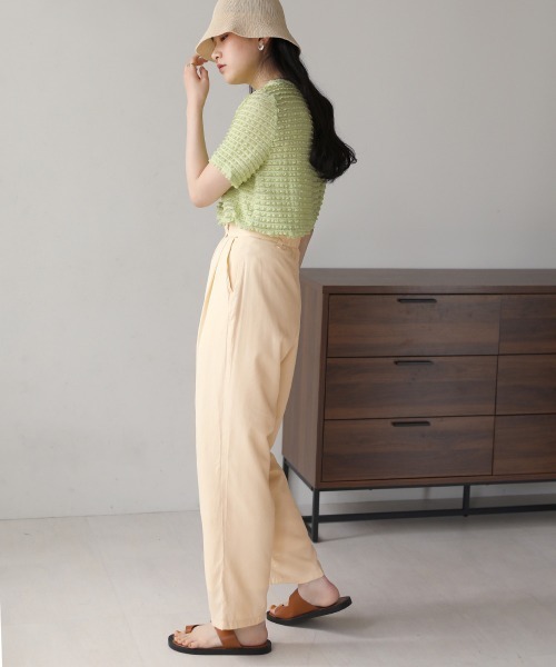 Bab（バブ）の「ツータックサテンライクテーパードパンツ（その他パンツ・レディース・アイボリー/キャメル/ライトブルー・M）」の5枚目の写真