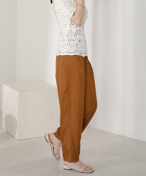 Bab（バブ）の「ツータックサテンライクテーパードパンツ（その他パンツ・レディース・アイボリー/キャメル/ライトブルー・M）」の12枚目の写真