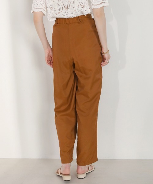 Bab（バブ）の「ツータックサテンライクテーパードパンツ（その他パンツ・レディース・アイボリー/キャメル/ライトブルー・M）」の13枚目の写真