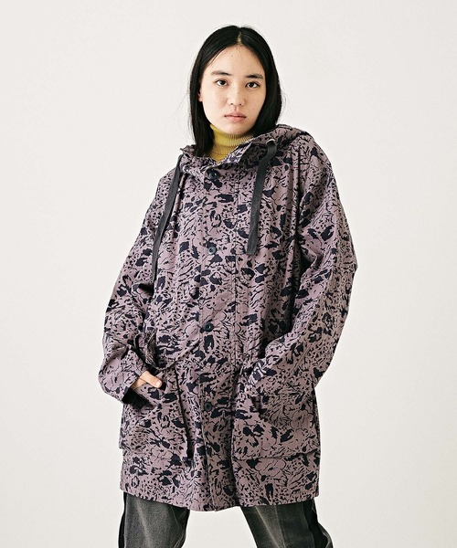 TOBILA（トビラ）の「リーフカモフラプリントミリタリージャケット（ミリタリージャケット・レディース・ベージュ/ネイビー/グリーン・M）」の3枚目の写真