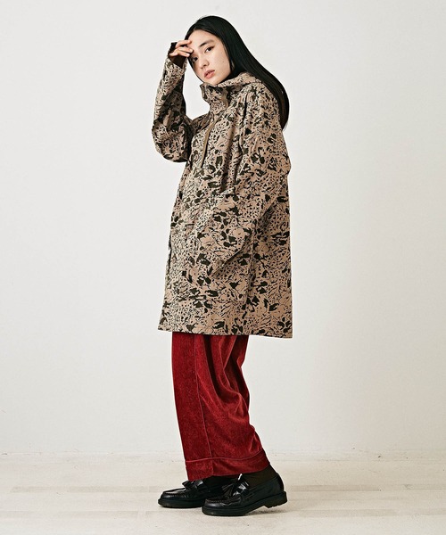 TOBILA（トビラ）の「リーフカモフラプリントミリタリージャケット（ミリタリージャケット・レディース・ベージュ/ネイビー/グリーン・M）」の5枚目の写真