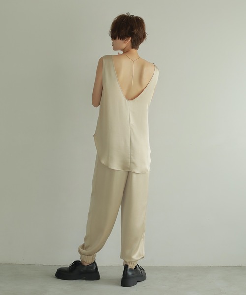 ETRE TOKYO（エトレトウキョウ）の「オープンバックサテンタンクトップ