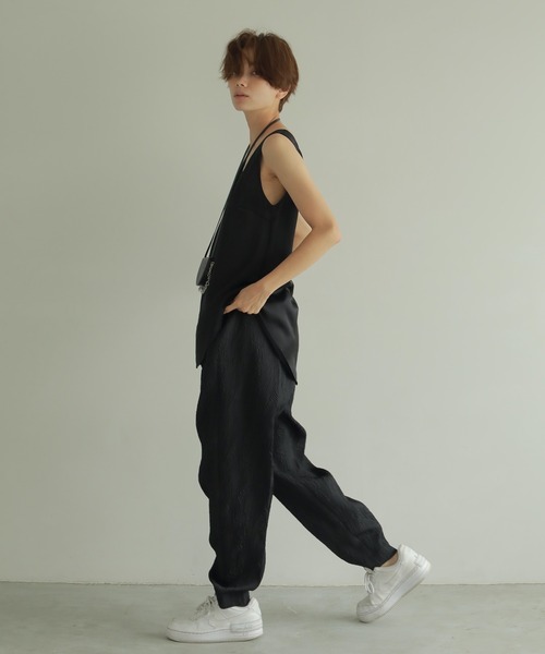 新品タグ付き♡エトレトウキョウ  オープンバックサテンタンクトップ ETRE TOKYO（エトレトウキョウ）の「オープンバックサテンタンクトップ