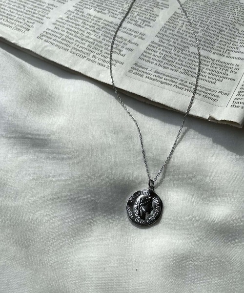 CANAL JEAN（キャナルジーン）の「Pt(ピーティー) コインネックレス（ネックレス・レディース・シルバー/ゴールド・ONE SIZE）」の5枚目の写真