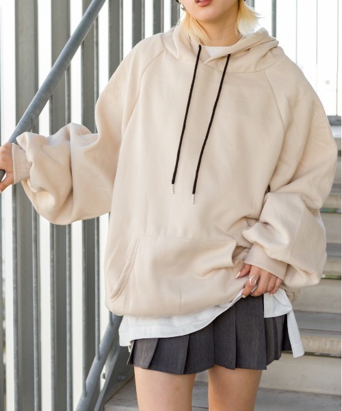 SpRay(スプレイ)の「裏起毛BIGパーカー(パーカー・レディース・パープル/ベージュ/モカ/ブルー/グレー/チャコールグレー/ダークグリーン/ブラック/アイボリー・FREE)」の3枚目の写真