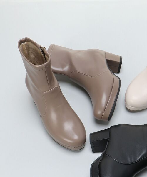 MAJESTIC LEGON（マジェスティックレゴン）の「フカフカストレッチブーツ①（ブーツ・レディース・アイボリー/ブラック/グレー・MEDIUM/LARGE/SMALL/X-LARGE）」の3枚目の写真