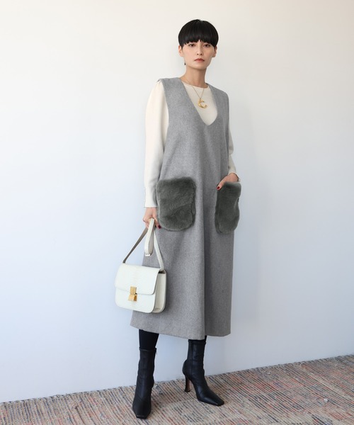 ELFRANK（エルフランク）の「ファーポケットウールライクジャンパースカート（ジャンパースカート・レディース・グレー/ブラウン・FREE）」の2枚目の写真