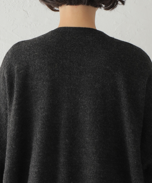 JOURNAL STANDARD LUXE（ジャーナルスタンダード　ラックス）の「メリノボイル Vネックカーディガン（カーディガン/ボレロ・レディース・チャコールグレー/ベージュ/ネイビー・FREE）」の12枚目の写真