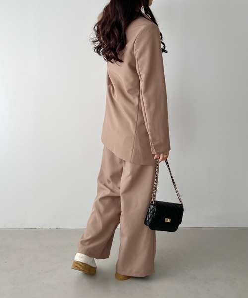 CLEA（クレア）の「【2点SET】テーラードオーバーサイズジャケット+ワイドタックスラックスセットアップ（セットアップ・レディース・モカ/アイボリー/ブラック・L/M）」の8枚目の写真