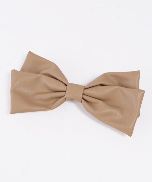 WC（ダブル シー）の「フェイクレザービッグリボンバレッタ（バレッタ/ヘアクリップ・レディース・ベージュ/ブラック・FREE）」の5枚目の写真