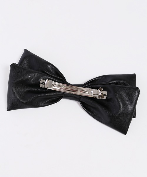 WC（ダブル シー）の「フェイクレザービッグリボンバレッタ（バレッタ/ヘアクリップ・レディース・ベージュ/ブラック・FREE）」の4枚目の写真