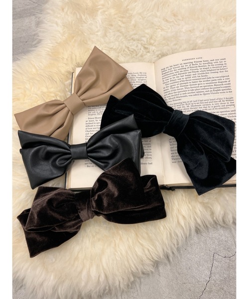 WC（ダブル シー）の「フェイクレザービッグリボンバレッタ（バレッタ/ヘアクリップ・レディース・ベージュ/ブラック・FREE）」の8枚目の写真