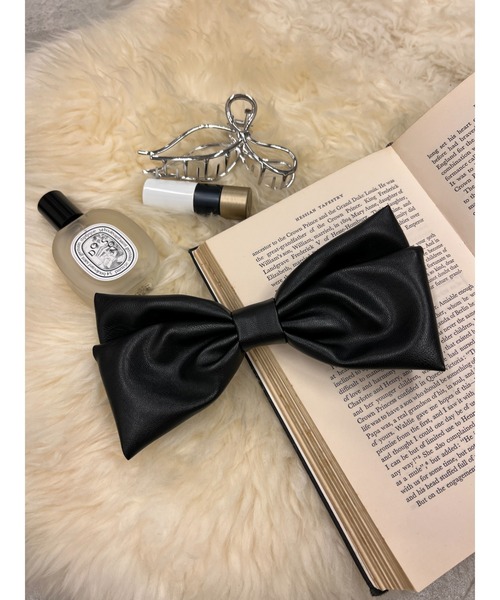 WC（ダブル シー）の「フェイクレザービッグリボンバレッタ（バレッタ/ヘアクリップ・レディース・ベージュ/ブラック・FREE）」の10枚目の写真