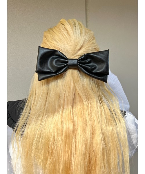 WC（ダブル シー）の「フェイクレザービッグリボンバレッタ（バレッタ/ヘアクリップ・レディース・ベージュ/ブラック・FREE）」の17枚目の写真