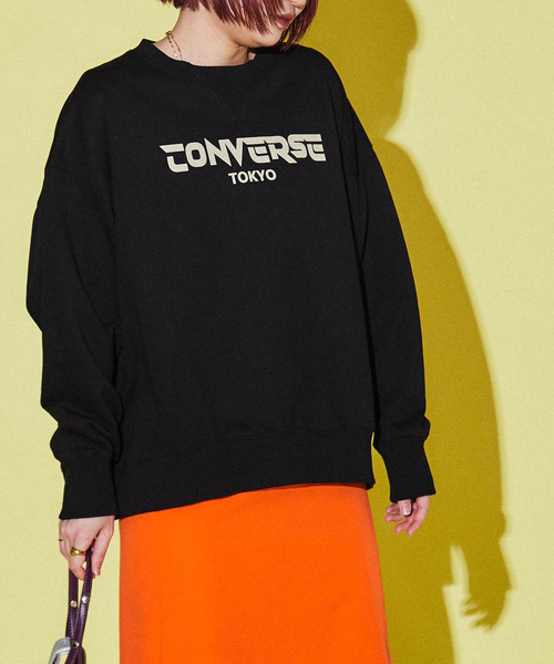 CONVERSE TOKYO（コンバーストウキョウ）の「フロッキーロゴスウェット（スウェット・レディース・アイボリー/チャコールグレー/ブラック・FREE）」の2枚目の写真