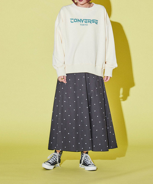 CONVERSE TOKYO（コンバーストウキョウ）の「フロッキーロゴスウェット（スウェット・レディース・アイボリー/チャコールグレー/ブラック・FREE）」の8枚目の写真
