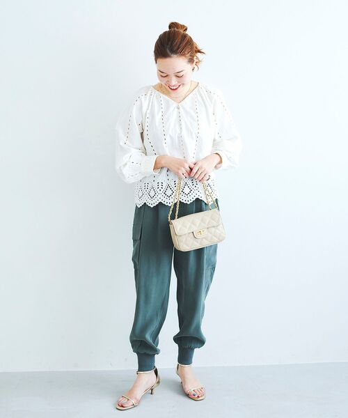 le.coeur blanc(ルクールブラン)の「カットワークレースショートブラウス(シャツ/ブラウス・レディース・オフホワイト/ブラック・38)」の4枚目の写真