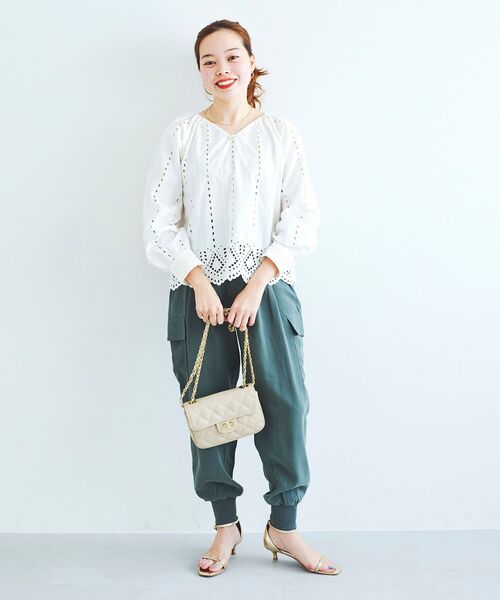 le.coeur blanc(ルクールブラン)の「カットワークレースショートブラウス(シャツ/ブラウス・レディース・オフホワイト/ブラック・38)」の7枚目の写真