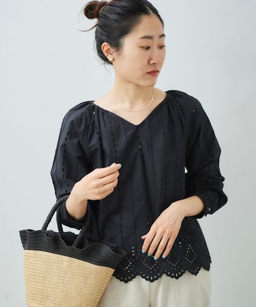 le.coeur blanc(ルクールブラン)の「カットワークレースショートブラウス(シャツ/ブラウス・レディース・オフホワイト/ブラック・38)」の22枚目の写真