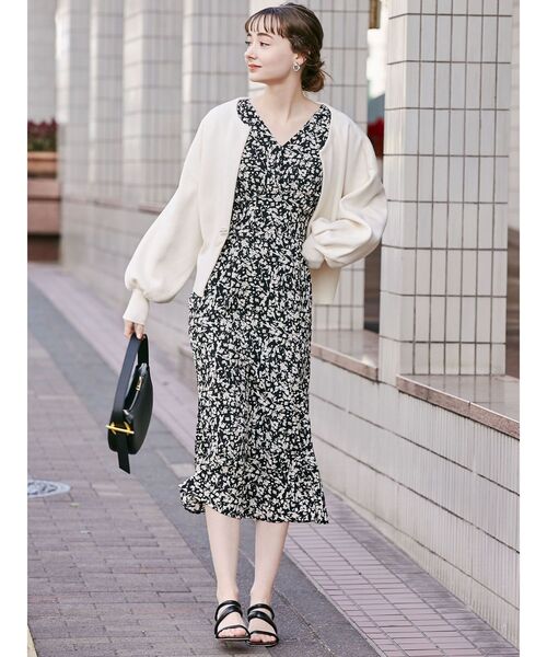 LAGUNAMOON(ラグナムーン)の「ショルダーシャーリングフラワーワンピース(ワンピース・レディース・ライトブルー/ブラック/ライトグレー・SMALL/MEDIUM)」の16枚目の写真