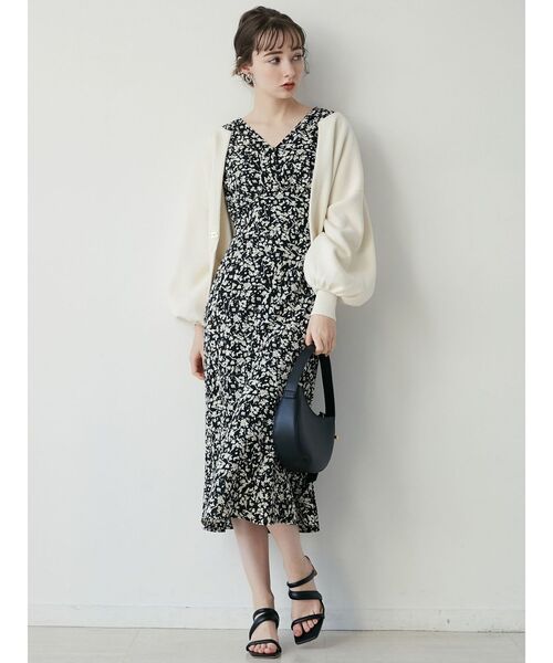 LAGUNAMOON(ラグナムーン)の「ショルダーシャーリングフラワーワンピース(ワンピース・レディース・ライトブルー/ブラック/ライトグレー・SMALL/MEDIUM)」の20枚目の写真