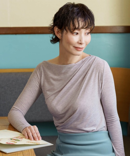 toki doki(トキドキ)の「ドレープデザインボートネックTシャツ(Tシャツ/カットソー・レディース・スモークピンク/ブラック/ライトグレー・FREE)」の11枚目の写真