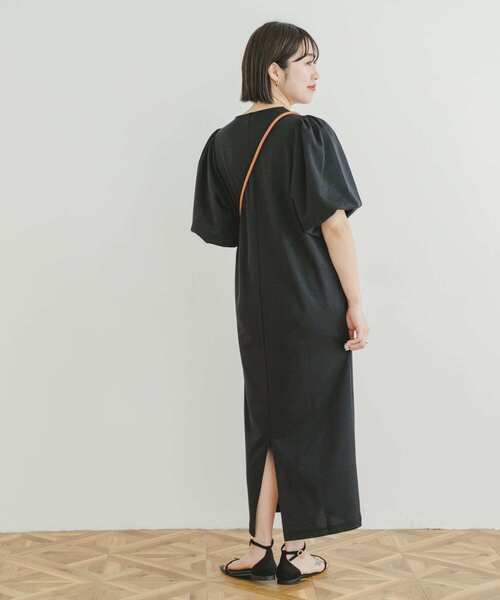 ITEMS URBANRESEARCH（アイテムズ アーバンリサーチ）の「『UR TECH』ソデボリュームワンピース（ワンピース・レディース・ブラック/グリーン・FREE）」の13枚目の写真