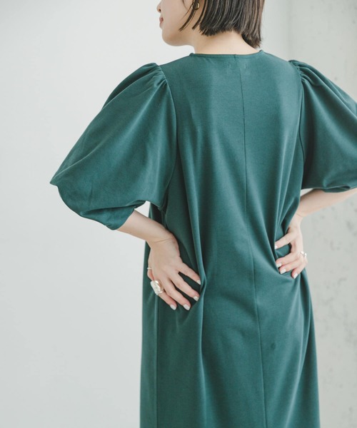 ITEMS URBANRESEARCH（アイテムズ アーバンリサーチ）の「『UR TECH』ソデボリュームワンピース（ワンピース・レディース・ブラック/グリーン・FREE）」の16枚目の写真