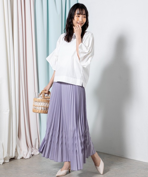 MILLION CARATS(ミリオンカラッツ)の「定番のプリーツスカートにモードなアクセントを加えたデントヘムプリーツスカート(スカート・レディース・オフホワイト/ブラック/サックスブルー・FREE)」の9枚目の写真