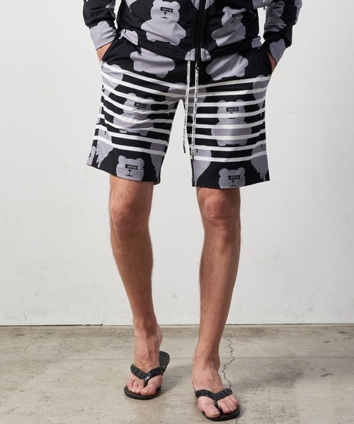 STUD MUFFIN（スタッドマフィン）の「STUD MUFFIN/スタッドマフィン/ベアハートボーダー柄ストレッチナイロン ラッシュショートパンツ（ラッシュガード・メンズ・ブラック/ホワイト・3/2）」の2枚目の写真