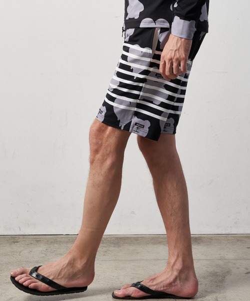 STUD MUFFIN（スタッドマフィン）の「STUD MUFFIN/スタッドマフィン/ベアハートボーダー柄ストレッチナイロン ラッシュショートパンツ（ラッシュガード・メンズ・ブラック/ホワイト・3/2）」の5枚目の写真