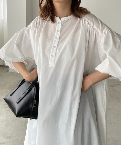 210nouve（トゥージュヌーブ）の「パールボタンギャザーワンピース（シャツワンピース・レディース・ブルー/ブラック/ホワイト・FREE）」の2枚目の写真