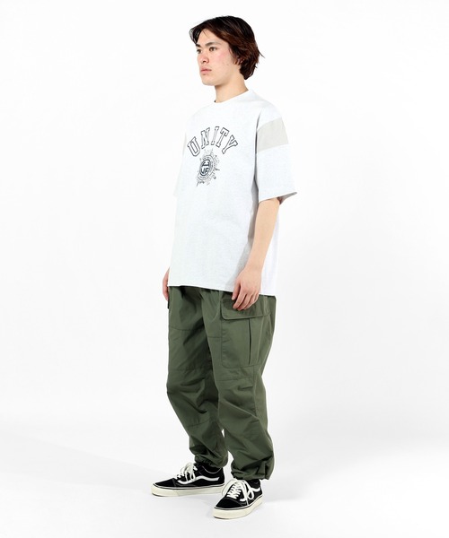 HUF（ハフ）の「INTERNATIONALLY KNOWN FOOTBALL CREW / HUF Tシャツ フットボールクルー（Tシャツ/カットソー・メンズ・ブラック/ローズ/アッシュグレー・X-SMALL/SMALL/MEDIUM/LARGE/X-LARGE/XX-LARGE）」の4枚目の写真