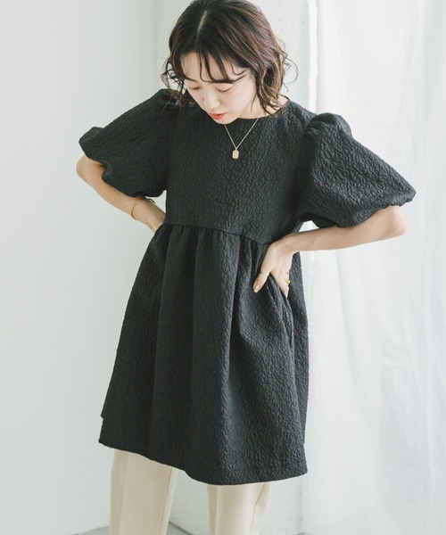 ITEMS URBANRESEARCH（アイテムズ アーバンリサーチ）の「フクレジャガードチュニック（Tシャツ/カットソー・レディース・オフホワイト/ブラック・FREE）」の2枚目の写真