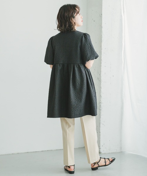 ITEMS URBANRESEARCH（アイテムズ アーバンリサーチ）の「フクレジャガードチュニック（Tシャツ/カットソー・レディース・オフホワイト/ブラック・FREE）」の3枚目の写真