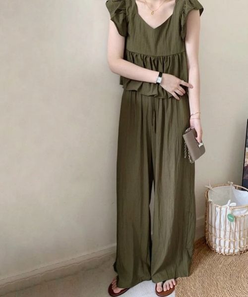 AMELY(エミリー)の「ワイドパンツセットアップ(セットアップ・レディース・カーキ/ブラック/ベージュ・M/L)」の1枚目の写真