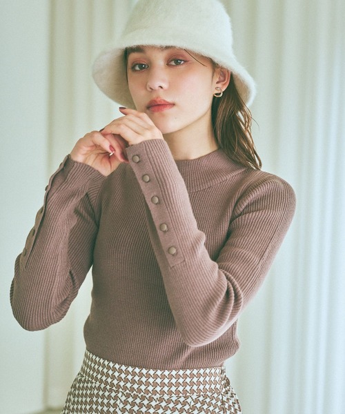 mysty woman（ミスティウーマン）の「袖ボタンタートルニット 972192（ニット/セーター・レディース・オフホワイト/モカ/ホワイト系その他/ブラック/ピンク/ブラック系その他/ブルー・FREE）」の18枚目の写真