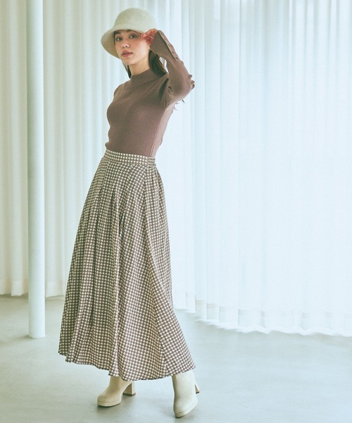 mysty woman（ミスティウーマン）の「袖ボタンタートルニット 972192（ニット/セーター・レディース・オフホワイト/モカ/ホワイト系その他/ブラック/ピンク/ブラック系その他/ブルー・FREE）」の19枚目の写真