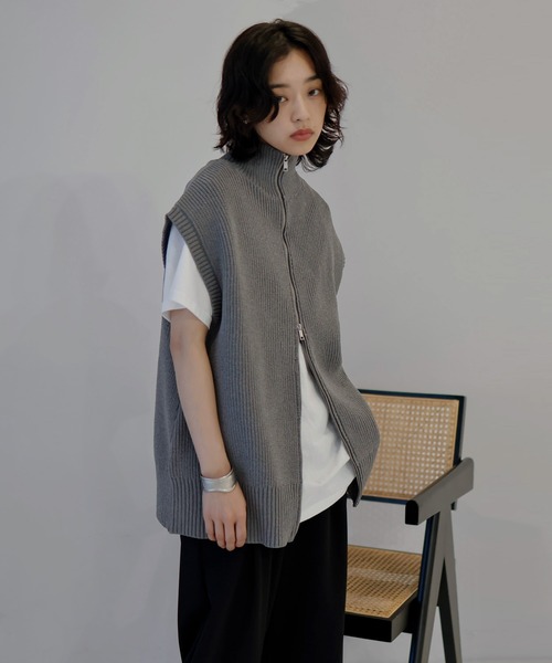 utilité グレー ハイネックニットベスト utilite｜ペルーハイランドウール モックネックベスト - STAMP AND