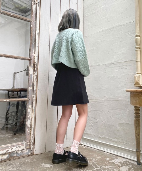 179/WG(イチナナキュウダブルジー)の「ロゴ刺繍入りケーブルニットショートカーディガン(カーディガン/ボレロ・レディース・グレー/オフホワイト/グリーン・FREE)」の19枚目の写真