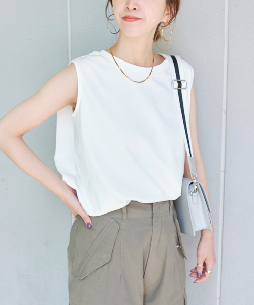 B.C STOCK(ベーセーストック)の「《追加》ノースリーブ フレアTシャツ(Tシャツ/カットソー・レディース・ベージュ/カーキ/ホワイト/ブラック・FREE)」の2枚目の写真