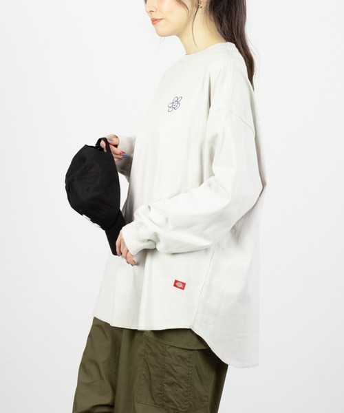 Dickies(ディッキーズ)の「Dickies ディッキーズ 長袖ロングTシャツ(Tシャツ/カットソー・レディース・オートミール/ライトグレー/ブラック/ピンク・フリー)」の2枚目の写真