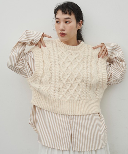 Libra Cue（リブラ キュー）の「バンドカラーラウンドヘムロングスリーブシャツ（シャツ/ブラウス・レディース・ネイビー/ベージュ・FREE）」の5枚目の写真