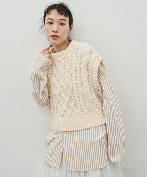 Libra Cue（リブラ キュー）の「バンドカラーラウンドヘムロングスリーブシャツ（シャツ/ブラウス・レディース・ネイビー/ベージュ・FREE）」の6枚目の写真
