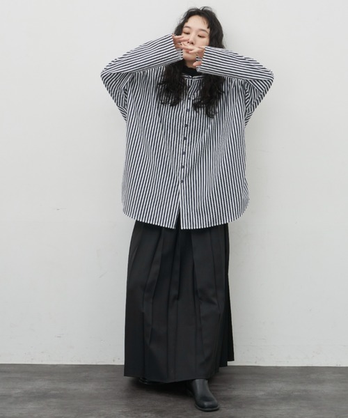 Libra Cue（リブラ キュー）の「バンドカラーラウンドヘムロングスリーブシャツ（シャツ/ブラウス・レディース・ネイビー/ベージュ・FREE）」の8枚目の写真