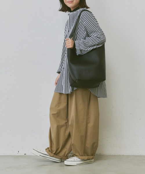 Libra Cue（リブラ キュー）の「バンドカラーラウンドヘムロングスリーブシャツ（シャツ/ブラウス・レディース・ネイビー/ベージュ・FREE）」の19枚目の写真