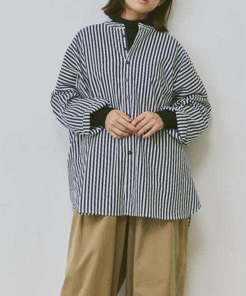 Libra Cue（リブラ キュー）の「バンドカラーラウンドヘムロングスリーブシャツ（シャツ/ブラウス・レディース・ネイビー/ベージュ・FREE）」の18枚目の写真